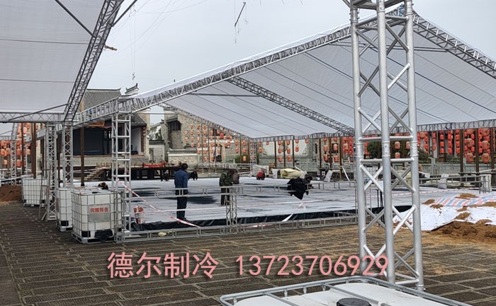 建設中的真冰溜冰場